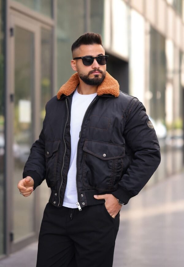 Xhaketë e Zezë me Jakë Portokalli me Gëzof