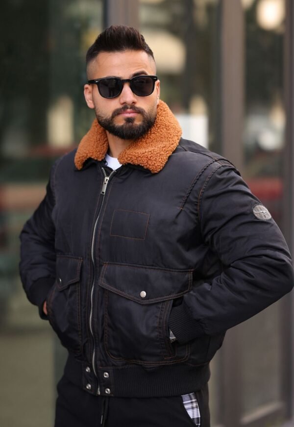 Xhaketë e Zezë me Jakë Portokalli me Gëzof