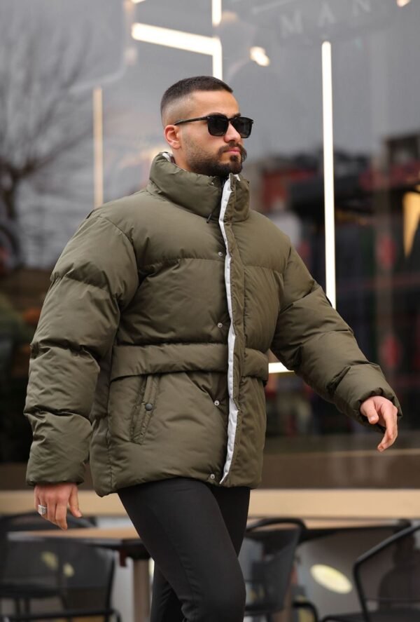 Xhaketë e Gjelbër me Jakë të Bardhë