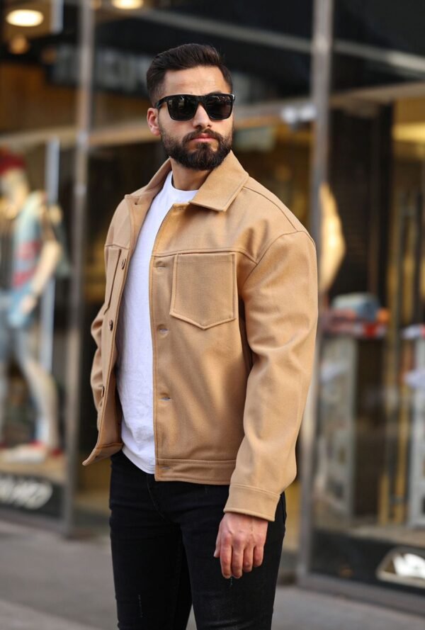 Xhaketë Klasike e Bezhë me Pulla