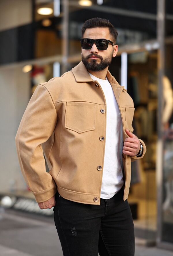 Xhaketë Klasike e Bezhë me Pulla