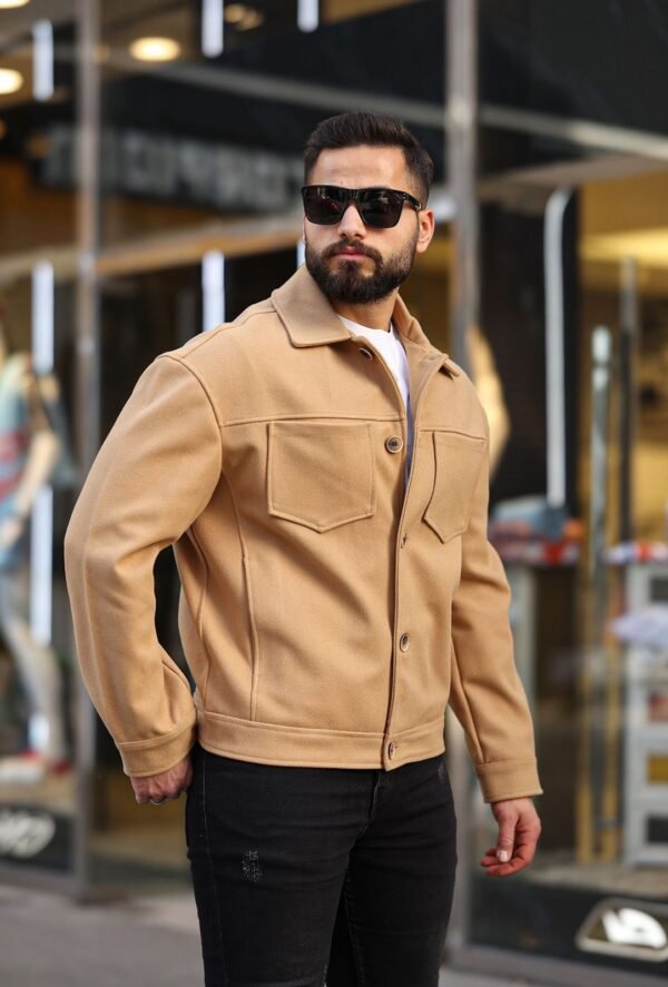 Xhaketë Klasike e Bezhë me Pulla