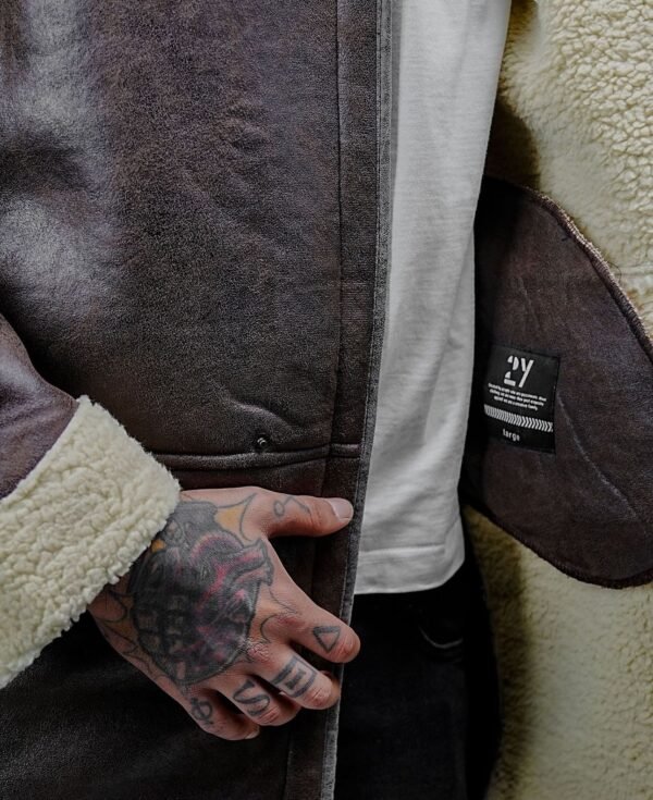 Xhaketë Lëkure Ngjyrë Kafe me Gëzof Artificial