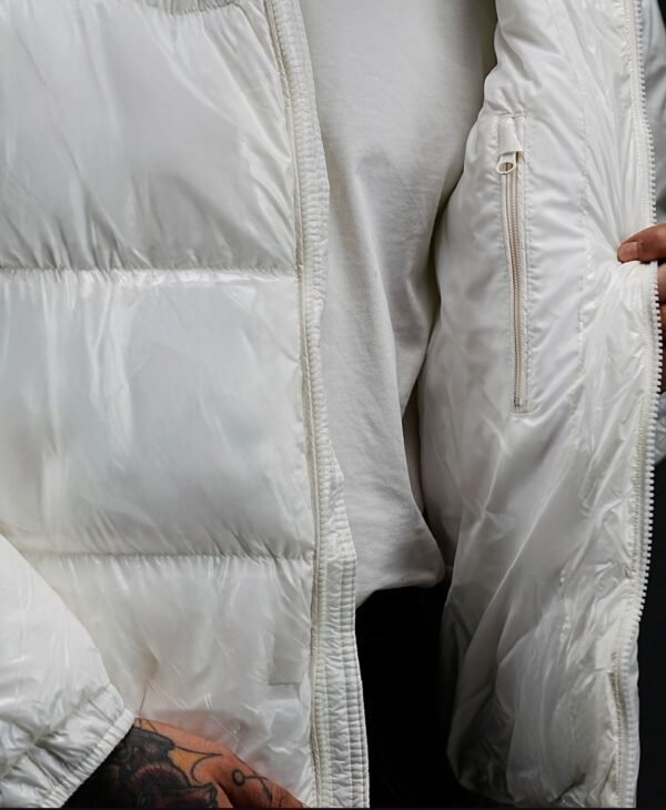 Xhaketë e Bardhë me Shkëlqim