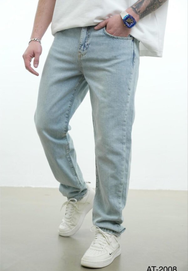 Men’s Light Wash Straight-Leg Jeans
