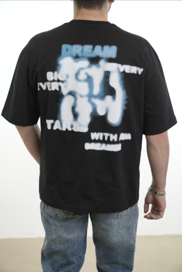 Maicë me Grafikë me Printim të Frymëzuar nga ëndrrat