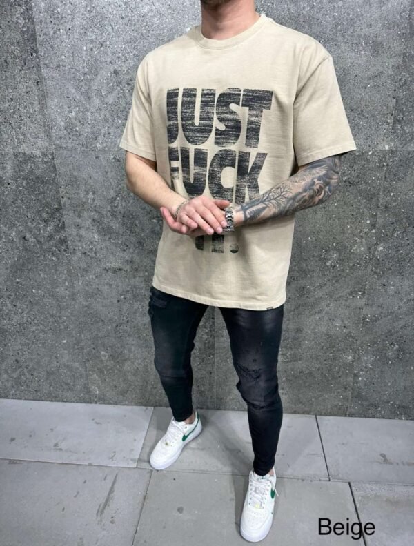 Maicë me Grafikë me Sllogan të Guximshëm “JUST F*CK IT”