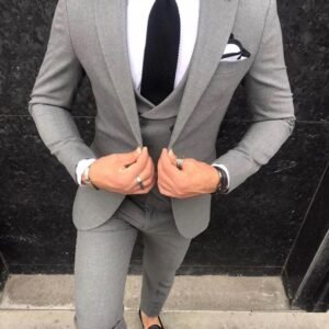 Modern Light Grey Three-Piece Suit – Sophisticated Edge