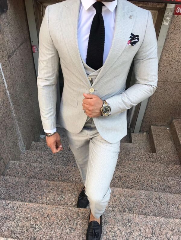 Men’s Slim Fit Pinstripe 3-Piece Suit – Light Grey with Modern Detailing