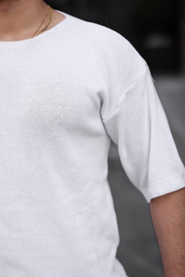 Bluzë e Thjeshtë me Mëngë të Holla dhe të Thurura