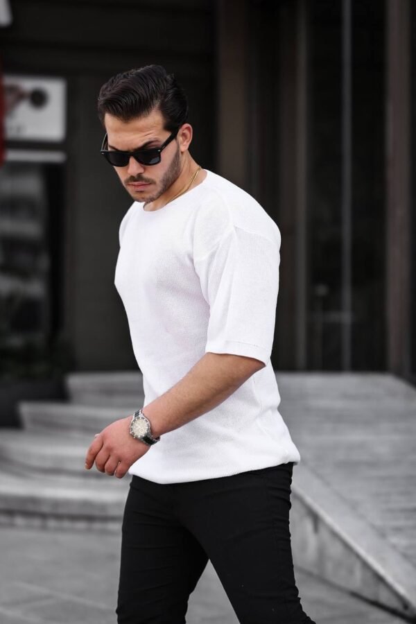 Bluzë e Thjeshtë me Mëngë të Holla dhe të Thurura