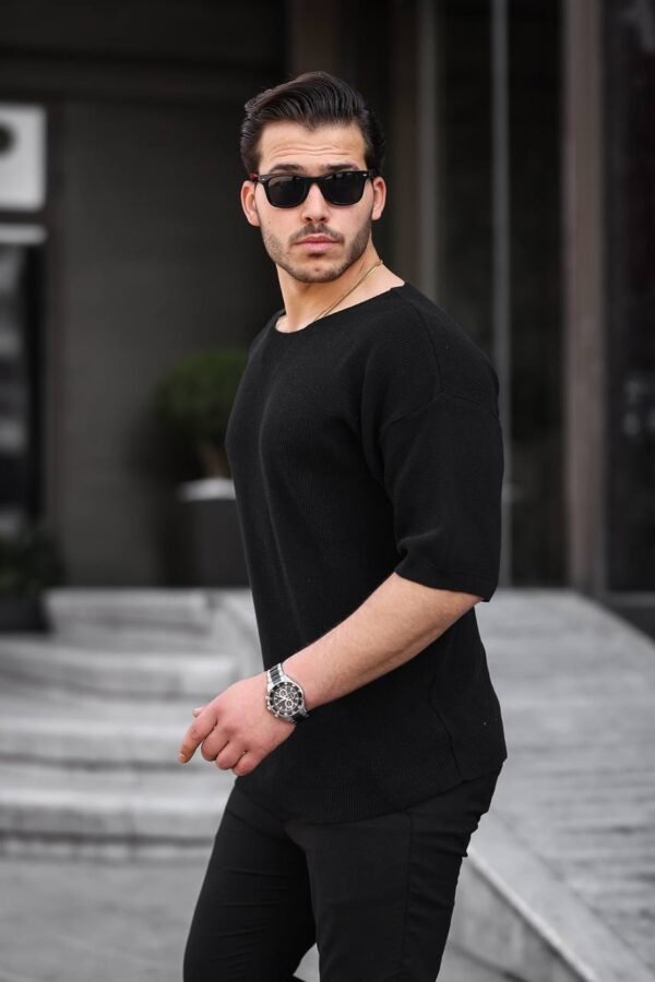 Bluzë e Thjeshtë me Mëngë të Holla dhe të Thurura