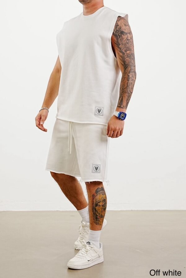 Set pa Mëngë me Skaje të Papërpunuara – Kombinim me Pantallona të Shkurtra dhe Muscle Tank