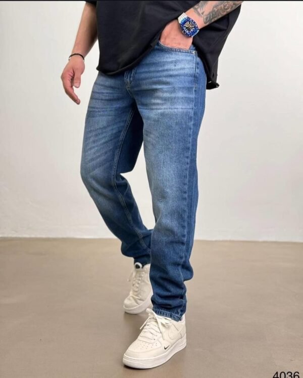 Classic Straight Fit Jeans