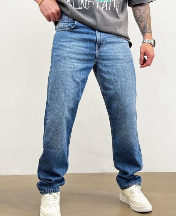Loose Fit Straight-Leg Denim Jeans