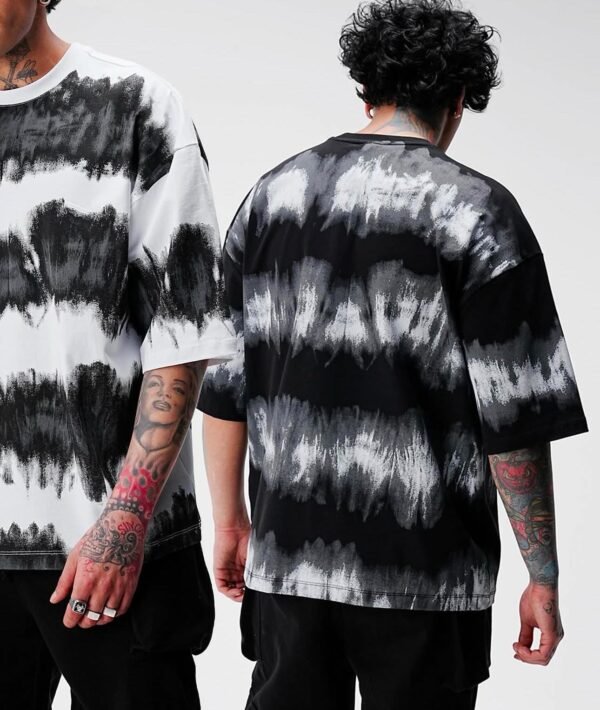 Bluzë me grafikë Chaos Strokes