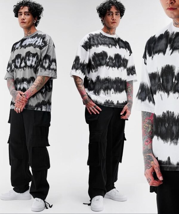 Bluzë me grafikë Chaos Strokes