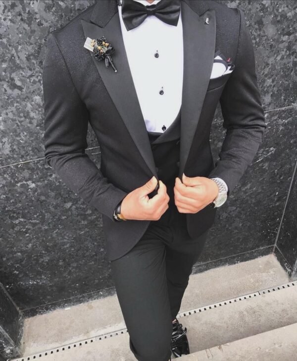 Refined Black Tuxedo with Accessories – Timeless Formal Elegance