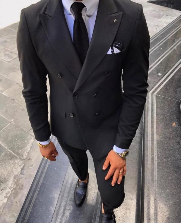 Men's Black Double-Breasted Suit with Peak Lapels and Gold Accessories – Sophisticated Formalwear