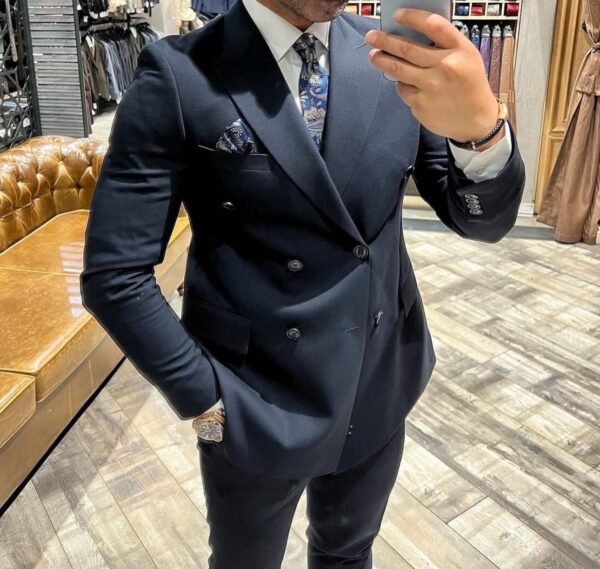 Elegant Navy Blue Double-Breasted Suit – Sophisticated Men's Formalwear