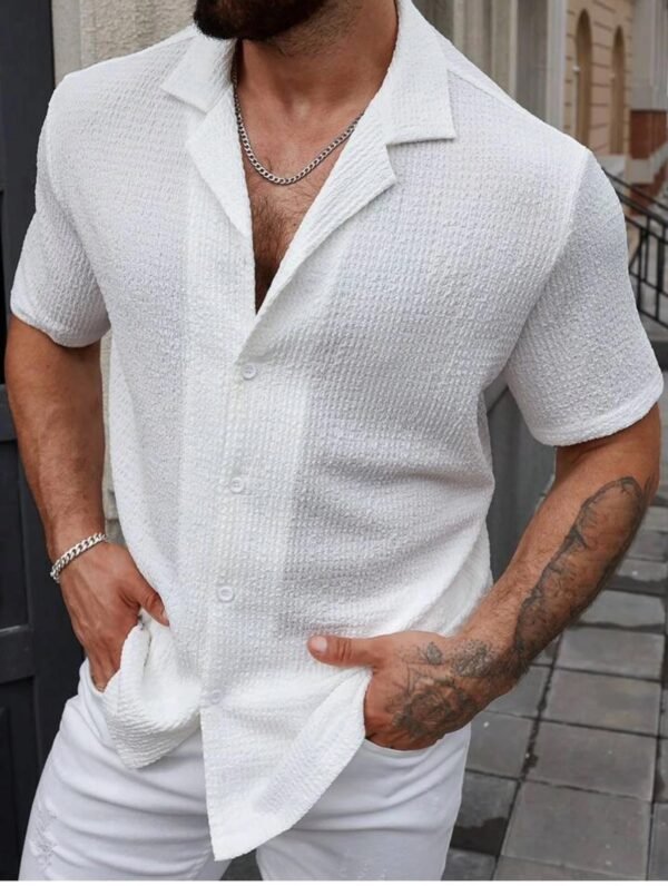 Këmishë me Mëngë të Shkurtra – Stil Veror i Përditshëm