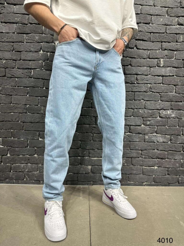 Men’s Classic Light Blue Straight Fit Jeans –