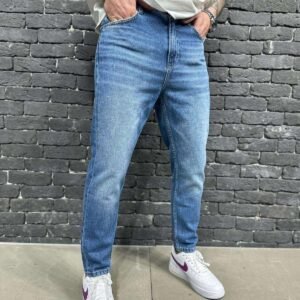 Men's Tapered Fit Mid-Wash Jeans –