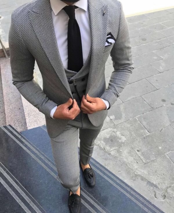 Men’s Textured Grey 3-Piece Suit – Luxe Pattern Edition