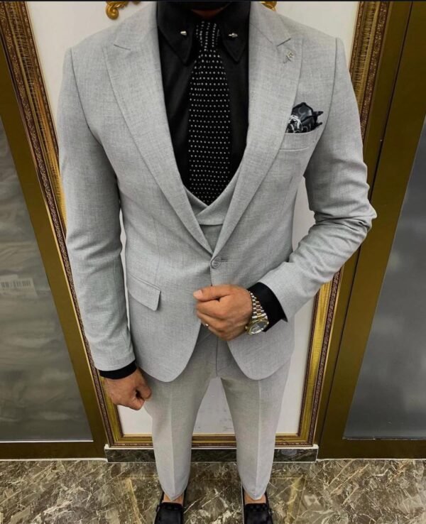 Men’s Light Grey 3-Piece Suit – Monochrome Sophistication