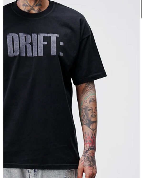 Bluzë e Zezë me Mbishkrim