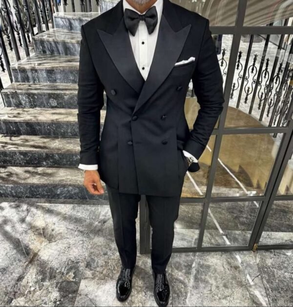 Men’s Elegant Double-Breasted Tuxedo with Satin Peak Lapels – Black
