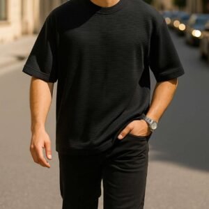 Maicë e Zezë Oversize me Dizajn Minimalist