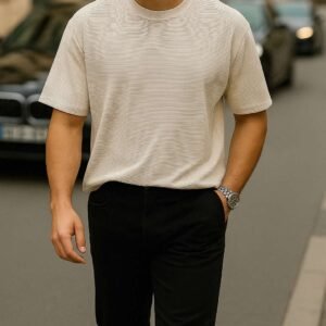 Maicë Bezhë e çelët oversize me dizajn minimalist