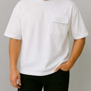 Maicë Oversize e Bardhë me Xhep dhe Print “Just Don’t Forget”