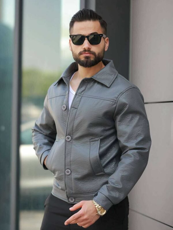 Xhaketë me Efekte Lëkure për Meshkuj – Ngjyrë Gri Elegante, Stil Modern & Minimalist