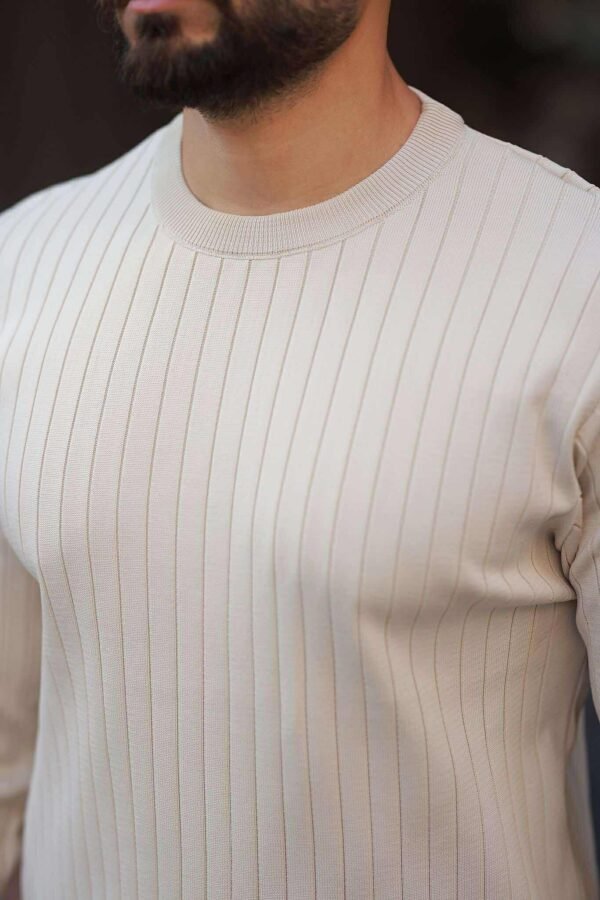 Bluzë me Mëngë të Gjata Slimfit – Ngjyrë Bezh me Vija Delikate