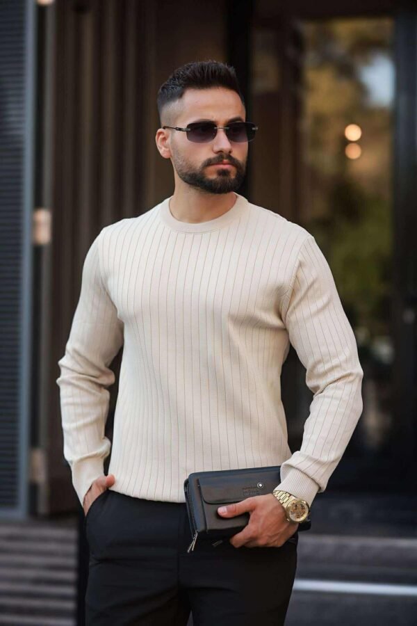 Bluzë me Mëngë të Gjata Slimfit – Ngjyrë Bezh me Vija Delikate