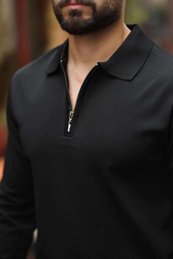 Bluzë Polo me Zip – Ngjyrë e Zezë Klasike
