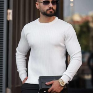 Bluzë Slimfit me Mëngë të Gjata – Ngjyrë e Bardhë me Vija Delikate