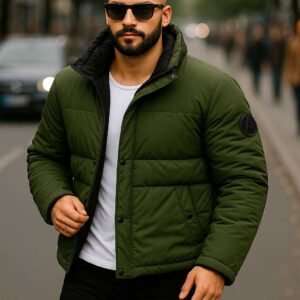 Xhaketë Puffer Ngjyrë Ulliri me Jakë të Ngritur – Model Urban Street