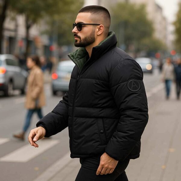 Xhaketë Puffer Dyzesh – E Zezë me Brendësi Jeshile Ushtarake