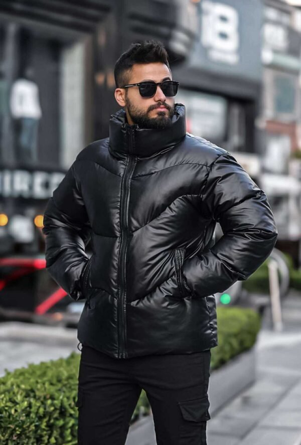 Xhaketë puffer lëkure e zezë me jakë të lartë – stil urban modern