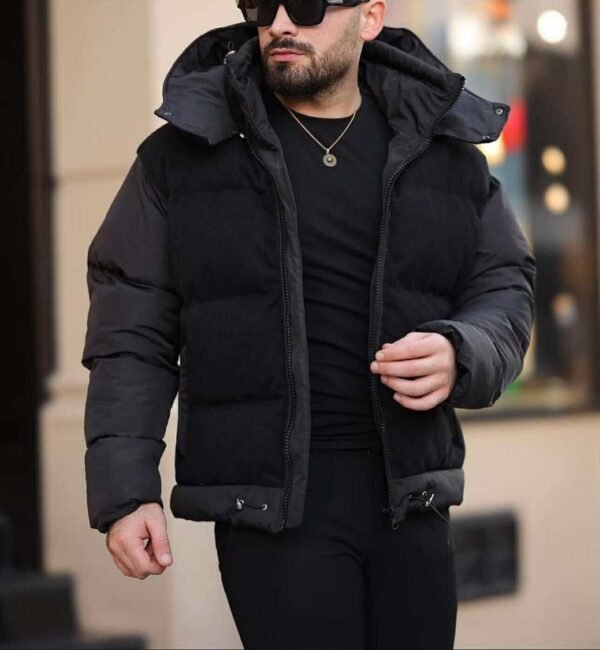 Xhaketë Puffer e Zezë me Kombinim Materialesh – Stil Urban & Minimalist