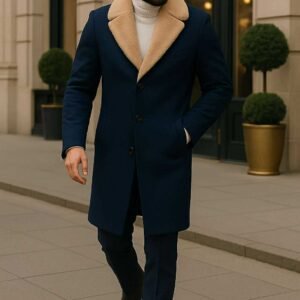 Pallto navy blue me jakë bezh shearling – elegancë moderne dhe stil luksoz