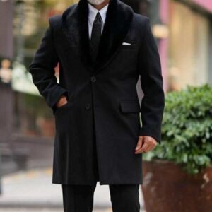 Pallto e Zezë me Jakë Pelushi – Luks i Heshtur & Elegancë Klasike