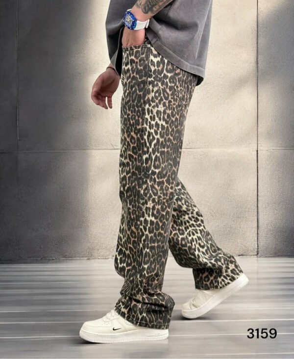 Jeans Oversize Leopard Print – Streetwear Statement