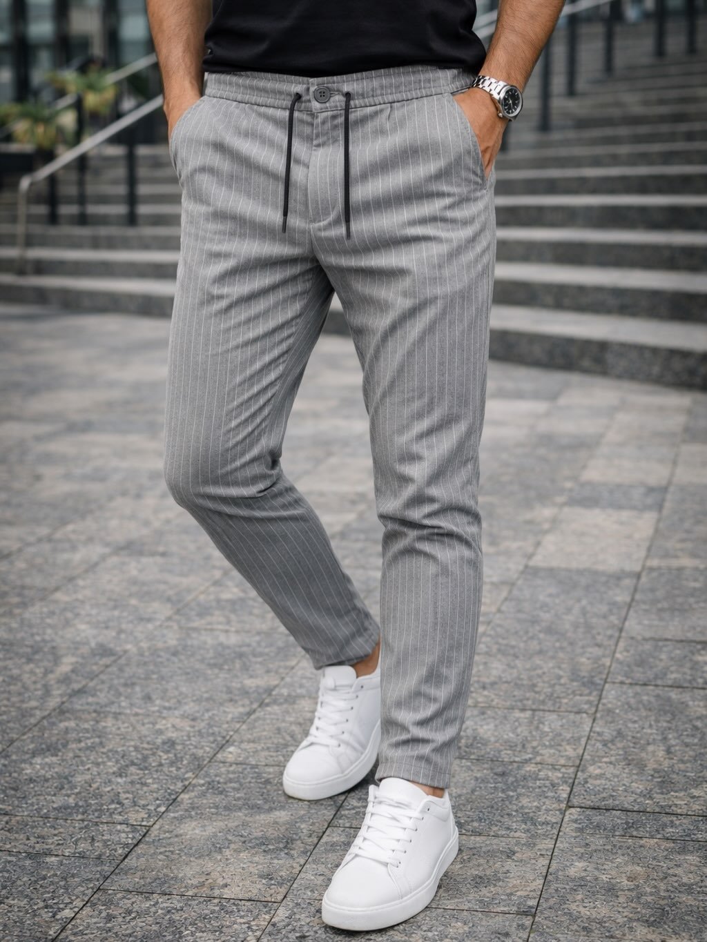 Pantallona Pinstripe Gri me Lidhëse Komfort Premium & Stil Urban