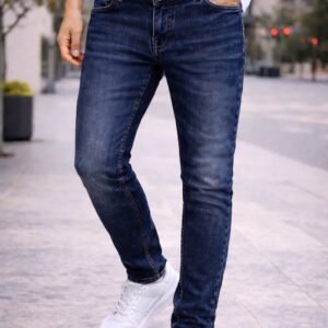 Jeans Slim-Fit në Ngjyrë Blu Klasike – Stil Casual & i Rafinuar