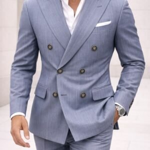 Kostum Elegant Double-Breasted në Ngjyrë Blu e Çelët – Stil Premium & Modern