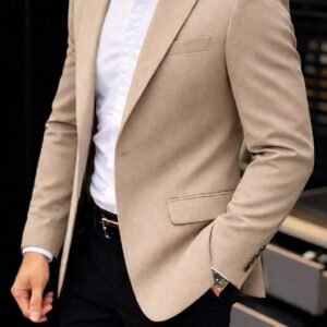 Xhaketë Klasike në Ngjyrë Bezhe – Stil Minimal & Elegancë e Përditshme